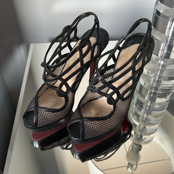 Louboutin - Picture 2 of 4